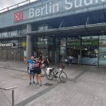 Tourende Bahnhof Suedkreuz Berlin 150x150