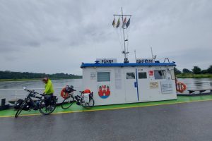 Auf dem Havelradweg 2023 39 Auf der Elbfähre