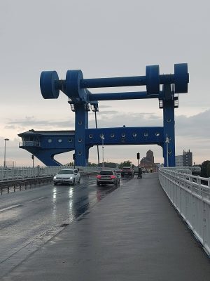 Brücke zum Hafen